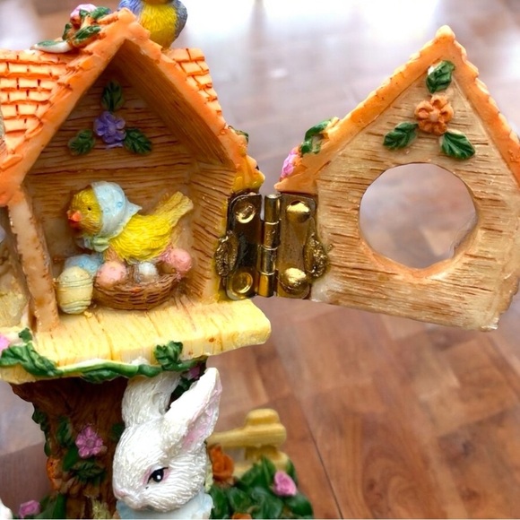 VINTAGE Easter Bunny & Birdhouse Figurine - Hinged Secret Compartment - Picture 6 of 11
